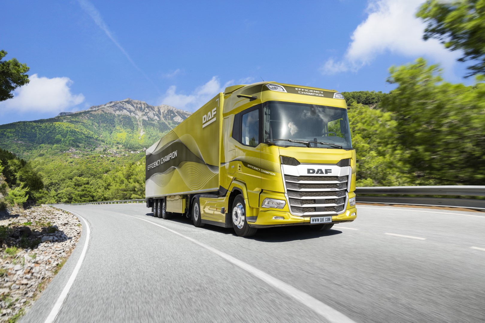 DAF introduces Efficiency Champions 01